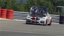 Automobil BMW v rukou závodníka Rudiho Adamse. | na serveru Lidovky.cz | aktuální zprávy