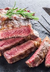 Chodím na americké hovězí aneb Co a kde jedí velvyslanci, když je přepadne stesk po národní kuchyni? Rib Eye Steak | na serveru Lidovky.cz | aktuální zprávy