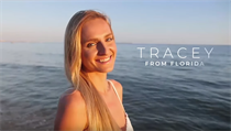 Světlovlasá žena v klipu chodí po pláži a vystupuje jako Tracey z Floridy. | na serveru Lidovky.cz | aktuální zprávy