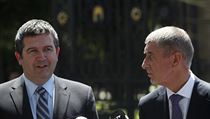 Jan Hamáček (vlevo) a Andrej Babiš po schůzce s prezidentem Milošem Zemanem. | na serveru Lidovky.cz | aktuální zprávy