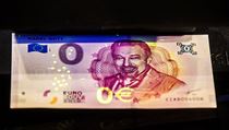 Bankovka s nominální hodnotou nula eur s portrétem Karla Gotta bude stát 50... | na serveru Lidovky.cz | aktuální zprávy