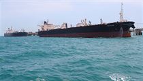 Írán zadržel v Perském zálivu zahraniční tanker. Údajně pašoval ropu Loď vezla ropu získanou od íránských pašeráků zahraničním zákazníkům. | na serveru Lidovky.cz | aktuální zprávy