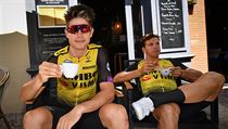 Cyklisté na Tour a jejich velká vášeň- pití kafe. | na serveru Lidovky.cz | aktuální zprávy