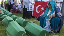 Do vesnice Potočari nedaleko Srebrenice se před postupujícími bosenskosrbskými...