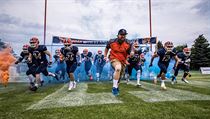 Hráči Prague Lions v čele s americkým trenérem Zachem Harrodem. | na serveru Lidovky.cz | aktuální zprávy