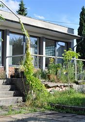 V bývalé Jednotě pracují i žijí designéři: Třeba tři týdny v kuse jsme sami a nikdo a nic nevyruší náš klídek V létě zase nejčastěji vysedáváme na schodech před Jednotou. Máme sice velký a... | na serveru Lidovky.cz | aktuální zprávy