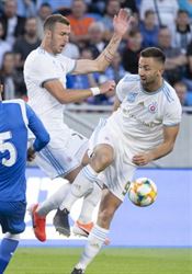 Ostudné vyřazení v boji o Ligu mistrů. Jsme pro smích celému Slovensku, říká brankář Slovanu Fotbalisté Slovanu Bratislava v zápase 2.předkola proti Sutjesce Nikšič. | na serveru Lidovky.cz | aktuální zprávy