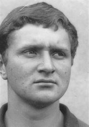 Miroslav Málek: holýma rukama bránil rozhlas před sovětskými tanky, zabila ho střepina z výbuchu vozu Miroslav Málek (1945 – 1968). Obrazy z okolí budovy Československého rozhlasu... | na serveru Lidovky.cz | aktuální zprávy