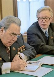Matador sovětské diplomacie. Leonid Zamjatin zemřel ve věku 97 let Sloužil Sovětskému svazu. Leonid Zamjatin (vpravo) ve společnosti Leonida... | na serveru Lidovky.cz | aktuální zprávy