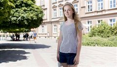 Veronika Elznicová, studentka osmiletého Dvořákova gymnázia a Střední odborné... Veronika Elznicová, studentka osmiletého Dvořákova gymnázia a Střední odborné...