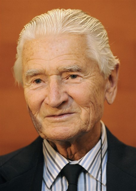 Ve vku 85 let zemel 5. srpna 2019 fotbalový útoník Josef Kadraba (na snímku...