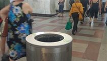 V metru chybí koše na tříděný odpad. Kvůli nedostatku místa a obavám z terorismu, vysvětluje DPP Protiteroristický koš na stanici metra Anděl. | na serveru Lidovky.cz | aktuální zprávy