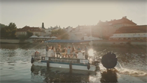 Prague Cycle Boat nově vozí turisty po Vltavě. | na serveru Lidovky.cz | aktuální zprávy