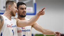 Ppravn turnaj basketbalist: R - Tunisko, 9. srpna 2019 v Praze. Zleva...