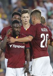 Trpišovský o Kangovi: V posledních čtyřech derby byl vždy suverénně nejlepším hráčem Sparty Sparťan Kanga slaví se spoluhráči proměněný pokutový kop. | na serveru Lidovky.cz | aktuální zprávy