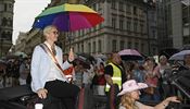 ČSSD by se mohla inspirovat personální politikou Prague Pride Poslankyně ANO Karla Šlechtová (vpravo) jako takzvaná maršálka jede v čele... | na serveru Lidovky.cz | aktuální zprávy