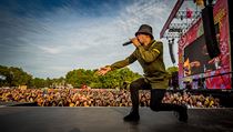 Tyler Joseph z Twenty One Pilots na scéně. | na serveru Lidovky.cz | aktuální zprávy