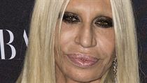 Módní návrhářka Donatella Versace to splastikami přehání. Botoxové injekce a... | na serveru Lidovky.cz | aktuální zprávy