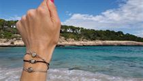 Nápad na šperky s pískem vznikl na ostrově Isla Coiba v Panamě v roce 2015.... | na serveru Lidovky.cz | aktuální zprávy