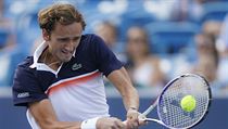 Daniil Medvedev během zápasu s Novakem Djokovičem | na serveru Lidovky.cz | aktuální zprávy