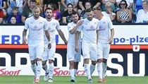 Fotbalisté Slovácka se radují z gólu Tomáše Zajíce. | na serveru Lidovky.cz | aktuální zprávy