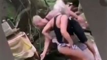 Český pár si na Bali skrápí pozadí svěcenou vedou | na serveru Lidovky.cz | aktuální zprávy