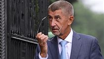 Premiér Andrej Babiš přichází k novinářům po schůzce s prezidentem Milošem... | na serveru Lidovky.cz | aktuální zprávy