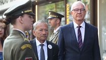 Na pietní akci zavítali i politici, na snímku předseda Senátu Jaroslav Kubera a... | na serveru Lidovky.cz | aktuální zprávy
