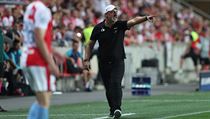 Jindřich Trpišovský uděluje pokyny v boji o LM | na serveru Lidovky.cz | aktuální zprávy