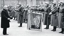 Nového prezidenta Emila Háchu vítala po zvolení 30. listopadu 1938 Hradní stráž... | na serveru Lidovky.cz | aktuální zprávy