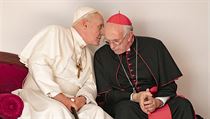 Anthony Hopkins a Jonathan Pryce. Snmek The Two Popes (2020). Reie: Fernando...