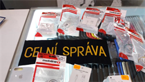 Celní správa zabavila padělané příslušenství k smartphonům firmy Apple. | na serveru Lidovky.cz | aktuální zprávy