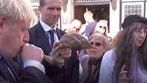 Boris Johnson se snaží v ulicích Doncasteru zatroubit na typický židovský... | na serveru Lidovky.cz | aktuální zprávy