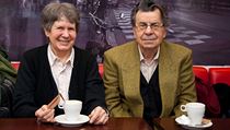 Maďarsko-americký šachový velmistr Pál Benkő se svou manželkou Gizellou v roce... Maďarsko-americký šachový velmistr Pál Benkő se svou manželkou Gizellou v roce...