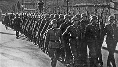 Bezen 1939. Nmecké jednotky pochodují Prahou.
