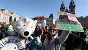 Reportáž: ‚Do školy, bl*ci.‘ Průvod Prahou za klima přitáhl studenty i rodiče, nechyběli ani odpůrci Jedna z protestujících v převleku ledního medvěda jako „klimatického migranta“ | na serveru Lidovky.cz | aktuální zprávy