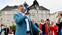 Klausova Trikolóra by se poprvé dostala do sněmovny, ANO a Piráti ztrácejí, ukázal průzkum „Celý den budeme zavřeni v hotelu a mávat hlasovacími lístky. Cílem je se hezky... | na serveru Lidovky.cz | aktuální zprávy