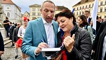 Klaus mladší saje voliče napříč stranami. Češi pořád hledají nějaká ‚protestní‘ hnutí, míní expert Klaus se občas s někým vyfotografoval nebo mu podepsal knihu. | na serveru Lidovky.cz | aktuální zprávy