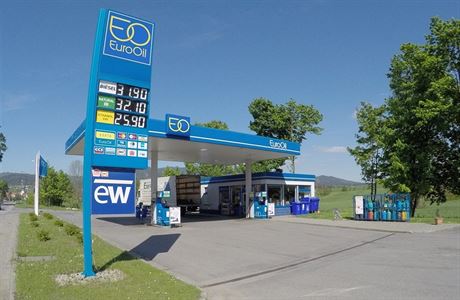 Poslanci chtějí zrušit Čepru biovýjimku, prý zvýhodňuje jeho pumpy. Leží to v žaludku konkurenci Euro Oil v Jabluňkově | na serveru Lidovky.cz | aktuální zprávy