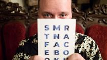 Tomáš Hrábek s knihou Smrt na Facebooku | na serveru Lidovky.cz | aktuální zprávy