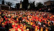 K domu přicházejí i sousedé, kteří vzpomínají, jak Gotta na Bertramce potkávali. | na serveru Lidovky.cz | aktuální zprávy