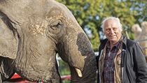 ‚Ušetříme a budeme mít klid.‘ Berousek nemá zaměstnance a zlobí ho legislativa, proto přestane kočovat Jiří Berousek a jeho šestačtyřicetiletá slonice Naira. | na serveru Lidovky.cz | aktuální zprávy
