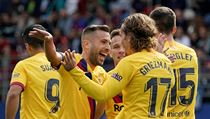 Jordi Alba (uprostřed) a Antoine Griezmann se radují z prvního gólu Barcelony. | na serveru Lidovky.cz | aktuální zprávy