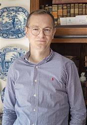 Češi neumí stolovat, čajová lžička k dezertu nepatří, říká Tomáš Lžičař Lásku k anglickému stylu Tomáš Lžičař nejspíše získal v Hrádku u Nechanic, na... | na serveru Lidovky.cz | aktuální zprávy