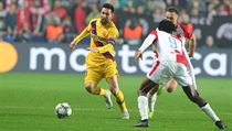 Lionel Messi obchází Jana Bořila. | na serveru Lidovky.cz | aktuální zprávy