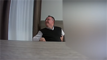 Katolickou scénou otřáslo video zachycující českého kněze Marcela Puváka, který...