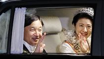 Reportáž z korunovace císaře: zničehonic vyšlo slunce, i ti největší neznabozi kroutí nevěřícně hlavami Japonský císař Naruhito s císařovnou Masako po korunovaci. | na serveru Lidovky.cz | aktuální zprávy