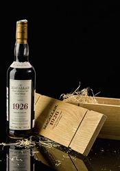Ve Skotsku budou dražit největší sbírku whisek, má na 3900 lahví Láhev skotské whisky The Macallan se prodala za rekordních 1,5 milionu liber. | na serveru Lidovky.cz | aktuální zprávy