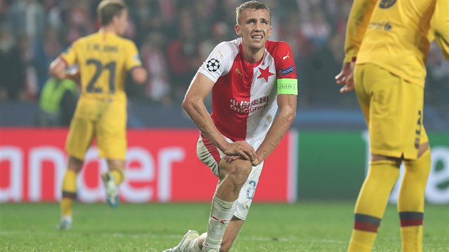 Slávistický kapitán Souček s chmurným výrazem.