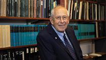 Philip James Edwin Peebles, americký fyzik a kosmolog, nositel Nobelovy ceny za... Philip James Edwin Peebles, americký fyzik a kosmolog, nositel Nobelovy ceny za...